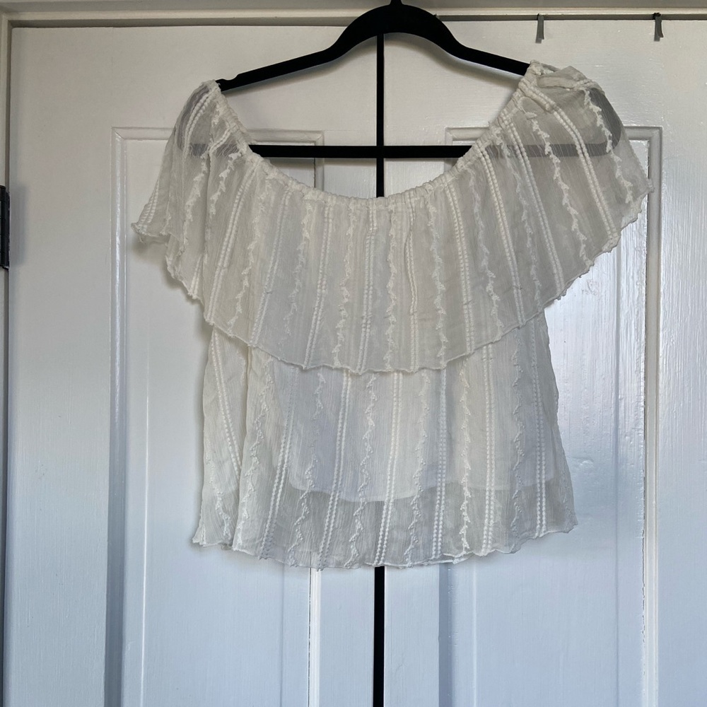 WHITE LACE OFF THE SHOULDER CROP TOP